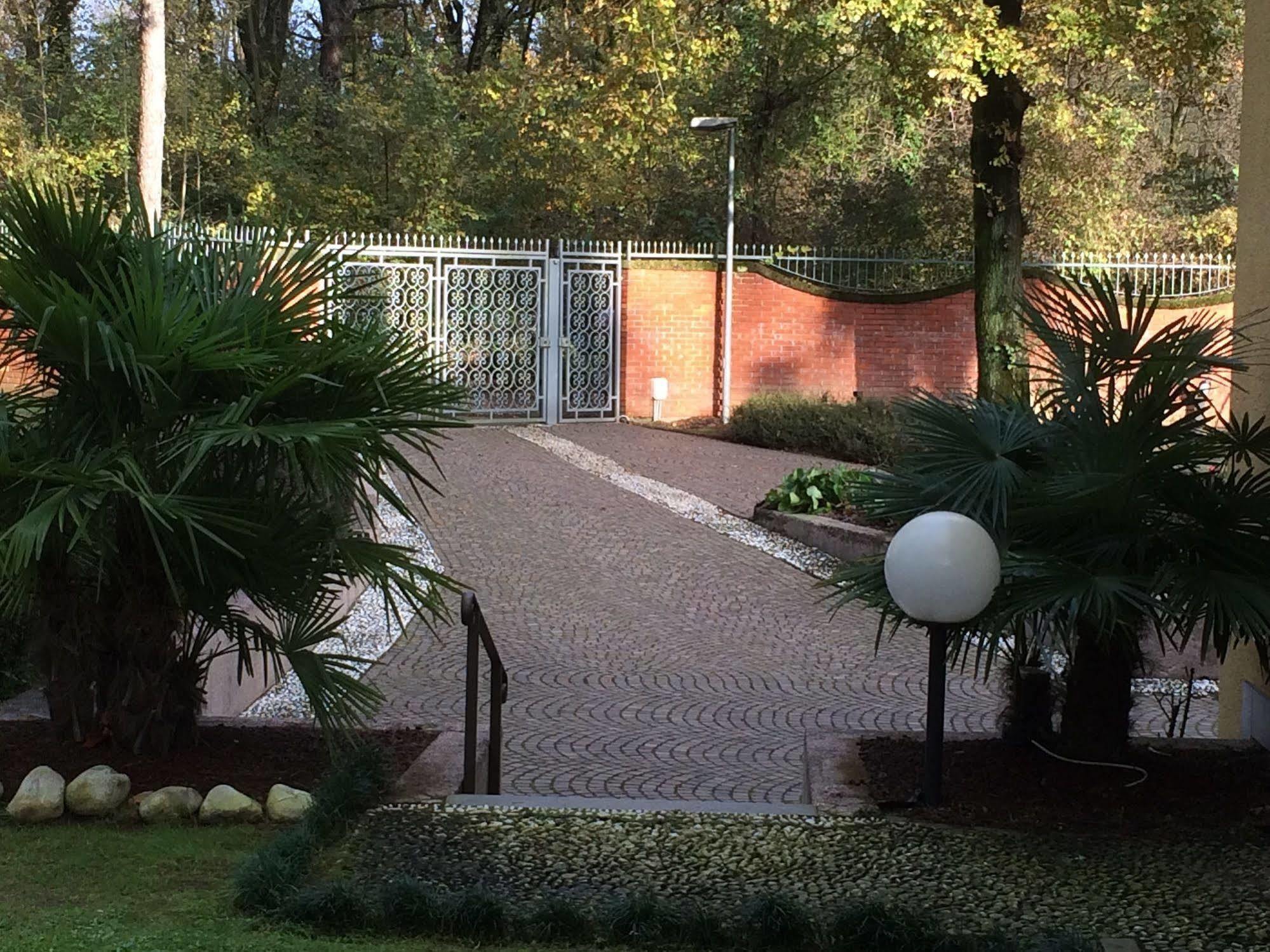 Bed&Garden Bed & Breakfast Cesate Exterior photo